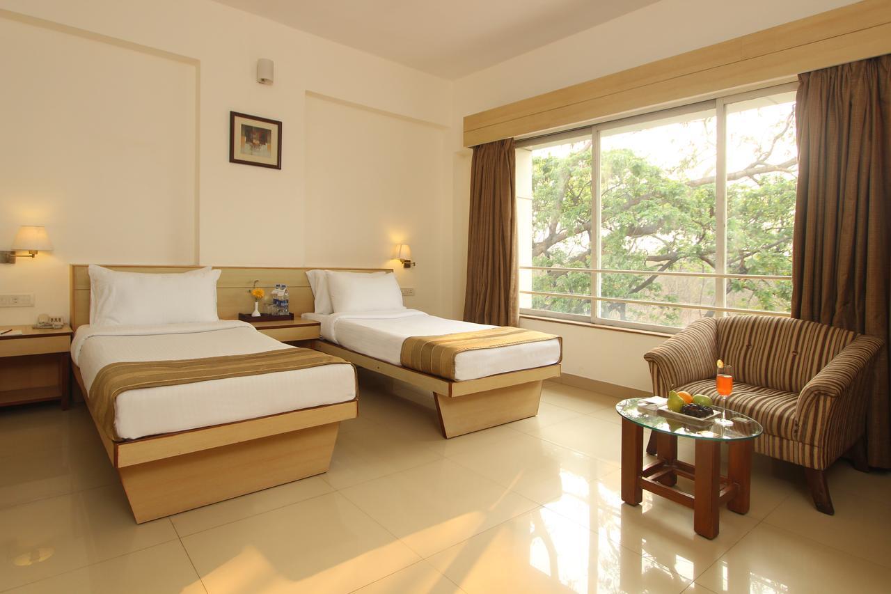Hotel Phoenix Koregaon Park Пюн Екстериор снимка