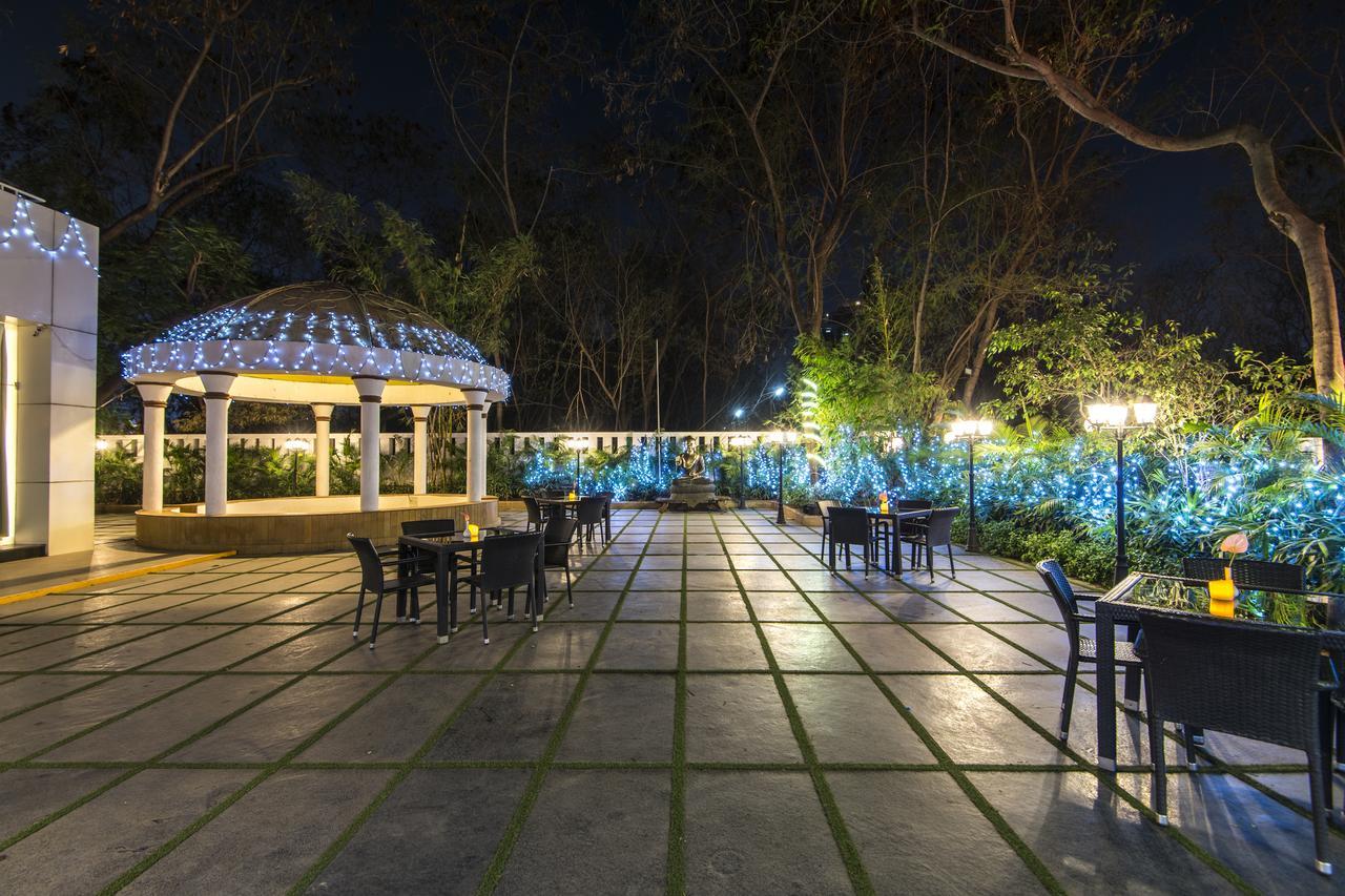 Hotel Phoenix Koregaon Park Пюн Екстериор снимка