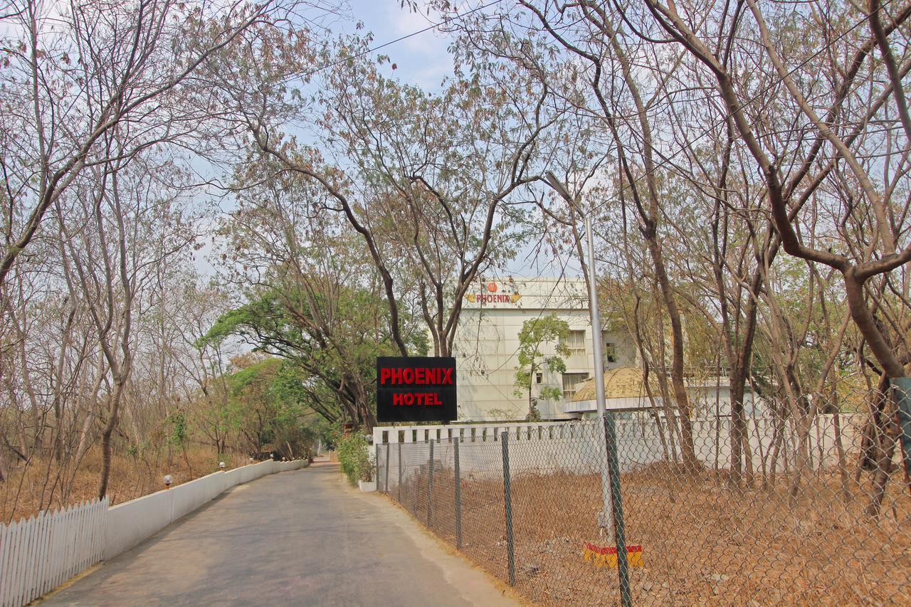 Hotel Phoenix Koregaon Park Пюн Екстериор снимка