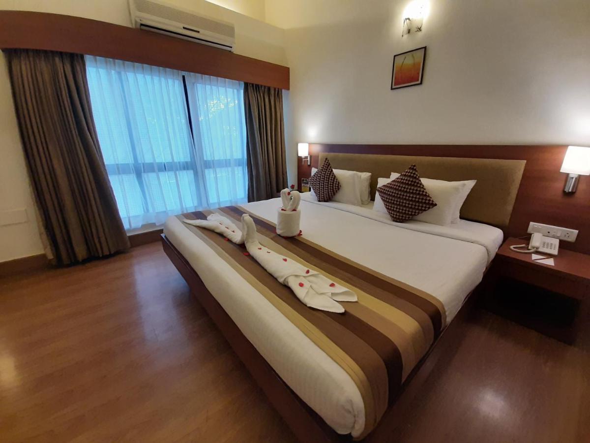 Hotel Phoenix Koregaon Park Пюн Екстериор снимка